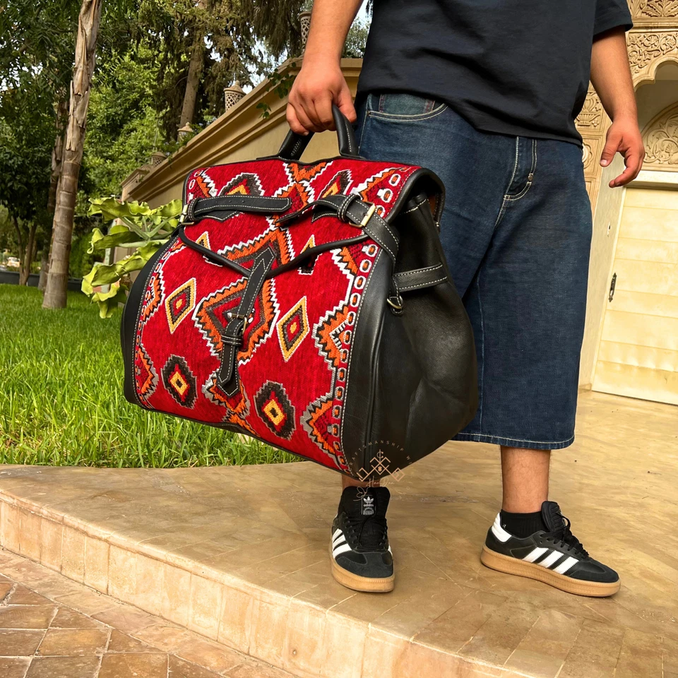 Bolso de fin de semana negro para bolso de viaje de cuero victoriano unisex con kilim rojo Foto 4 de 4
