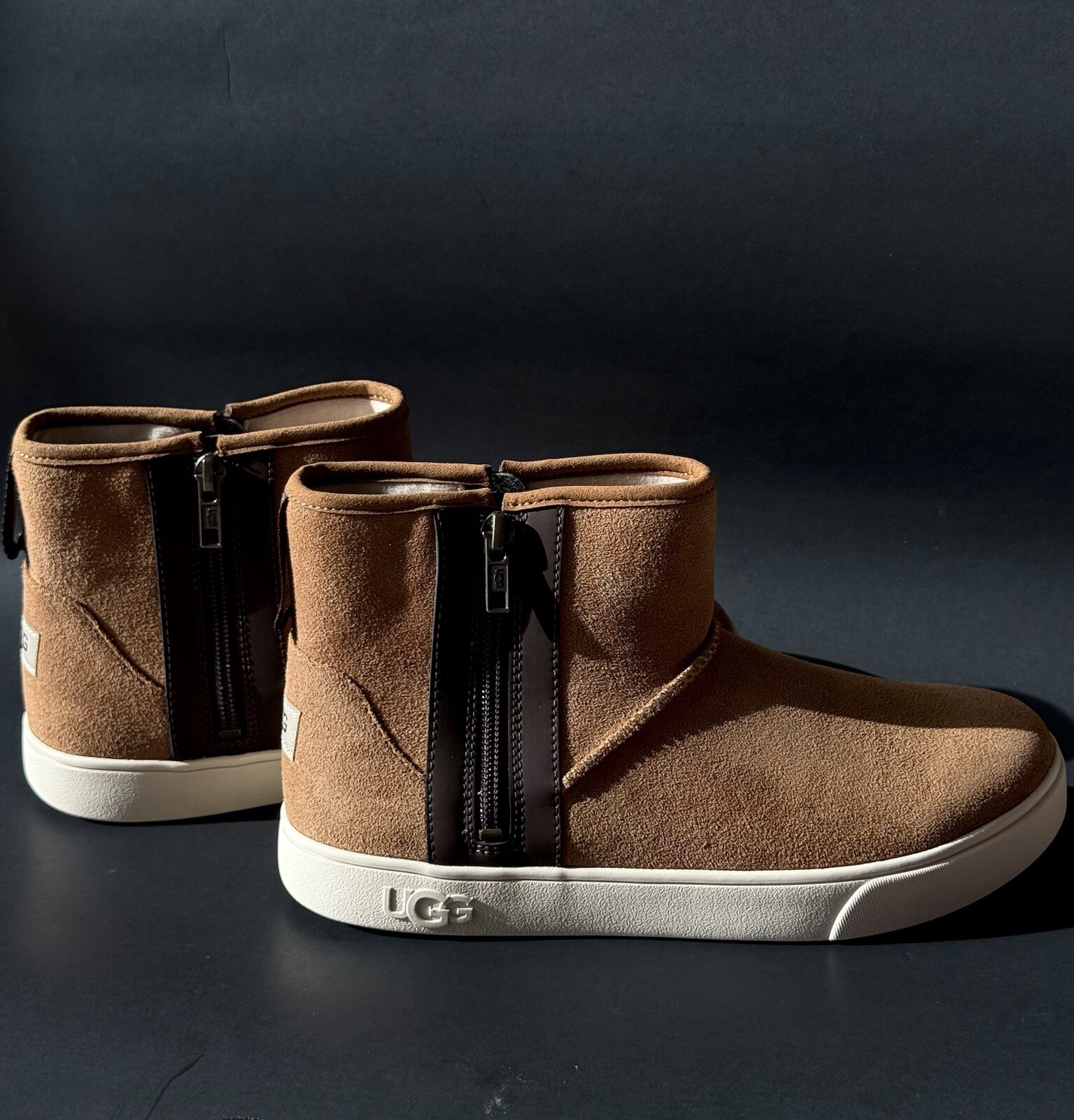 Ugg Adler Sneaker Women's Size US 6 EU 38 No Original Box