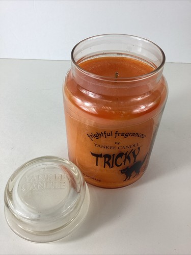 Yankee Candle Halloween TRICKY Frightful Fragrance 22 Oz Jar Hard To Find Rare - Picture 6 of 10