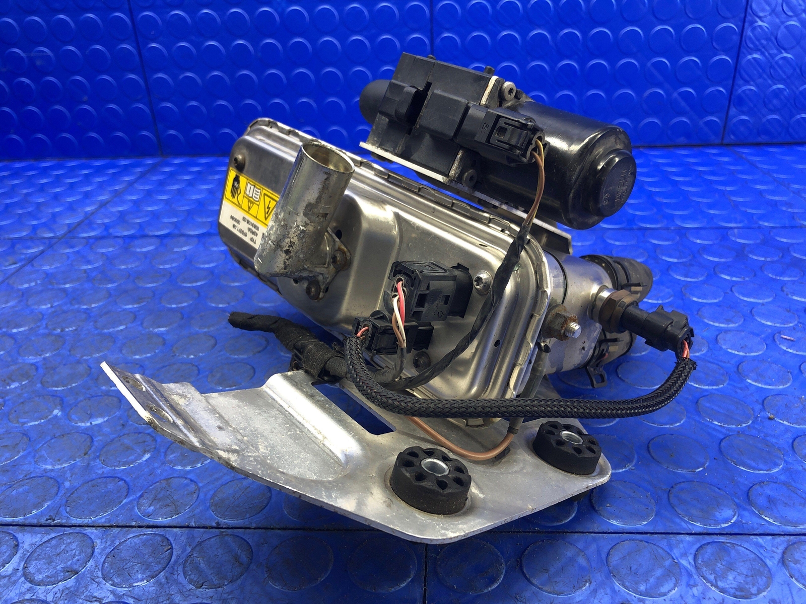 2014-2020 BMW I8 OEM AUXILIARY HEATER VALVE PUMP 9363106