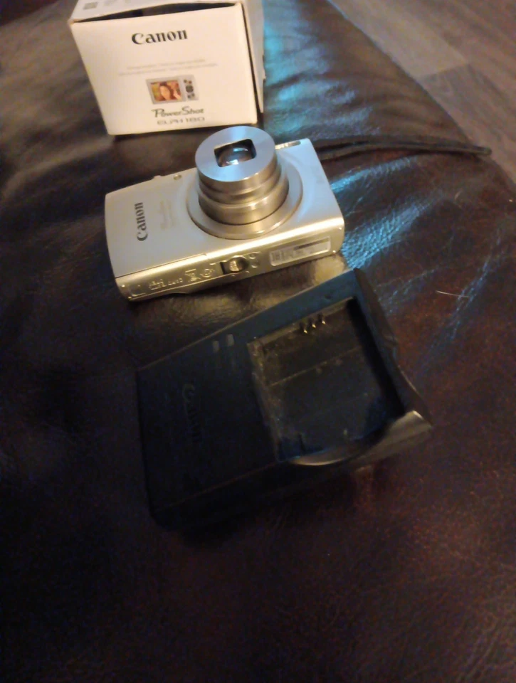 Canon PowerShot ELPH 180 20MP Digital Camera - Silver - Image 2 of 3