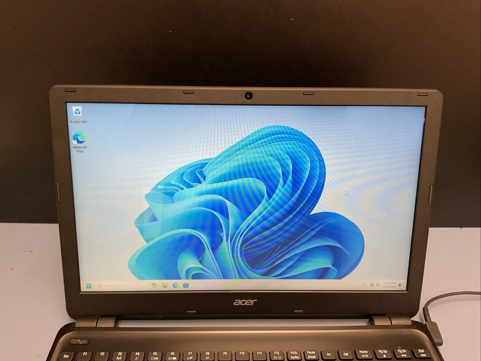 Portátil Acer Aspire E1-532-4870 15" Intel Pentium 3558U 4 GB Ram 500 GB HDD leer Foto 3 de 4