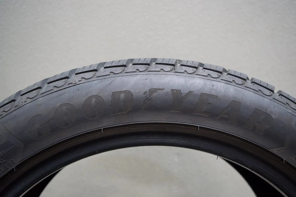 2x Goodyear UltraGrip 8 * 245 45 R18 100H M+S XL Winterreifen DOT20 +7mm Q739Q - Bild 2 von 4