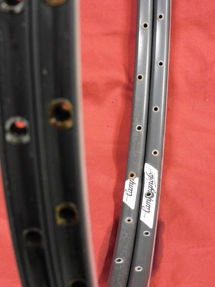 2 Vintage Campagnolo Omega 19 Dark Gray Clincher Rims 32 / 36 Holes @ 435 grams - Image 3 of 4