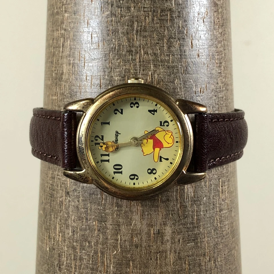 Reloj Disney Mujer MUO116 Vestido Winnie the Pooh Cuero Marrón Cuarzo 26mm 6 1/2" Foto 2 de 4