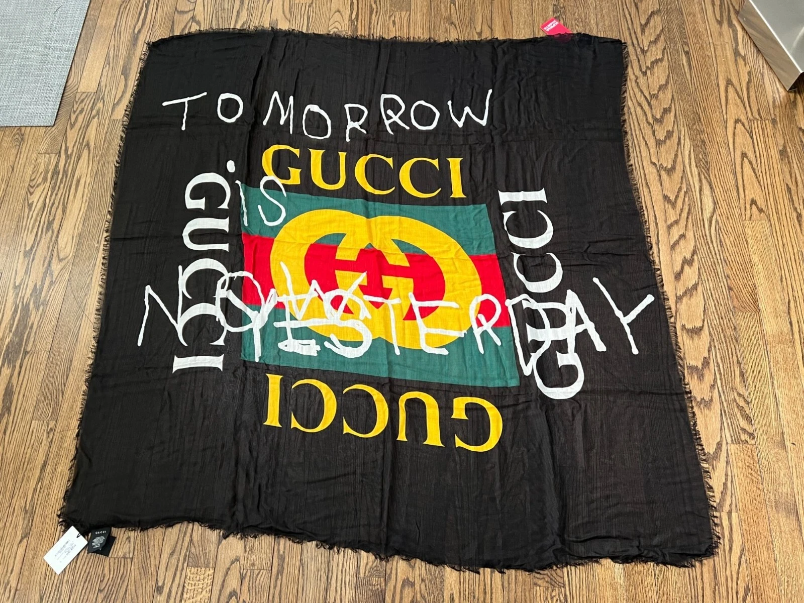 Foulard châle noir Gucci Coco Capitan soie mélangée 140 x 140 neuf avec étiquette