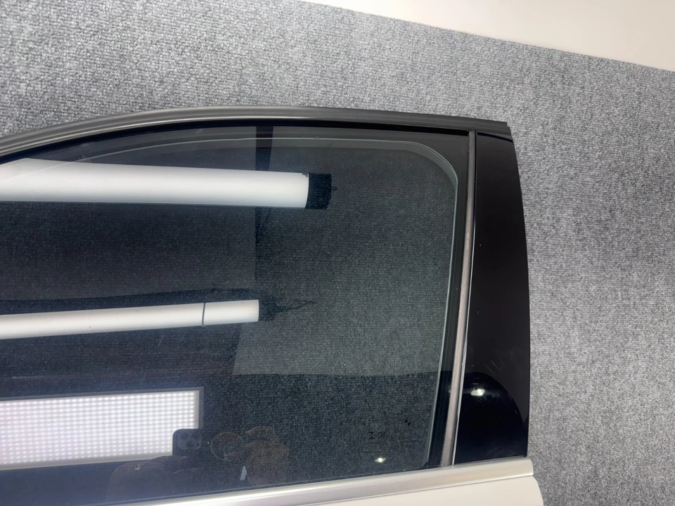 BMW 2012-2018 F30 montaje de carcasa de puerta delantera izquierda del lado del conductor blanco 300 OEM 83K Foto 4 de 4