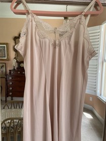 Vintage Nylon Blush Color Flower Accent Adjustable Strap Lingerie Slip M/Lg