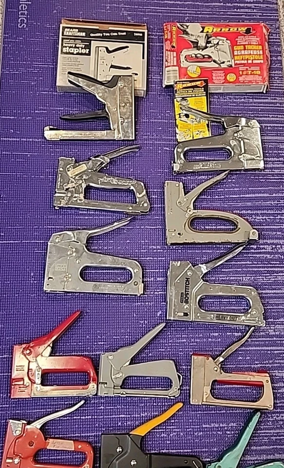 Lote de 12 Grampos Vintage Armas Grampos Flecha, Artesão, Swingline, Grampos T-18  - Imagem 4 de 4