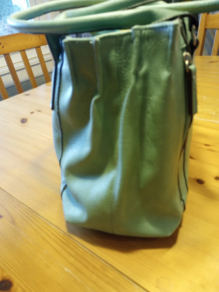 Cartera de hombro de cuero sintético verde menta Cato, bolsillos laterales Foto 4 de 4