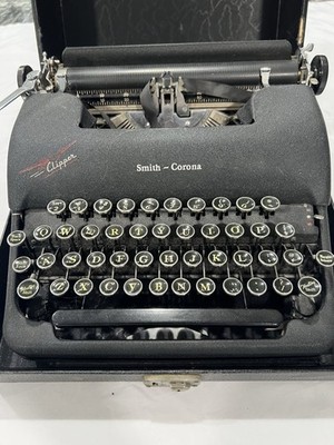 Fabulous Smith Corona Clipper Manual Portable Vintage Typewriter With Case Video