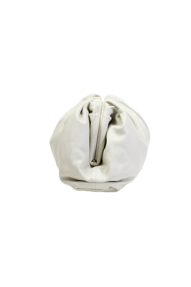 Bolso sin asas Bottega Veneta para mujer de cuero con cierre acanalado beige Foto 4 de 4