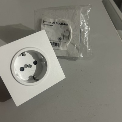 Busch-Jaeger 20EUCB-44M SCHUKO Steckdose Safety+ art linear studioweiß matt