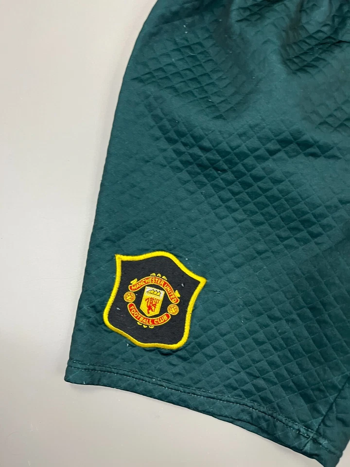 Vintage Manchester United Goalkeeper Shorts 1994-1997 Size L Boys Large  - Image 3 of 4