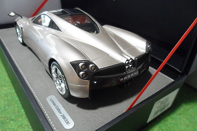 Pagani Huayra 2012 Carbone 1/18 BBR P1832CF - Miniature Résine Genève