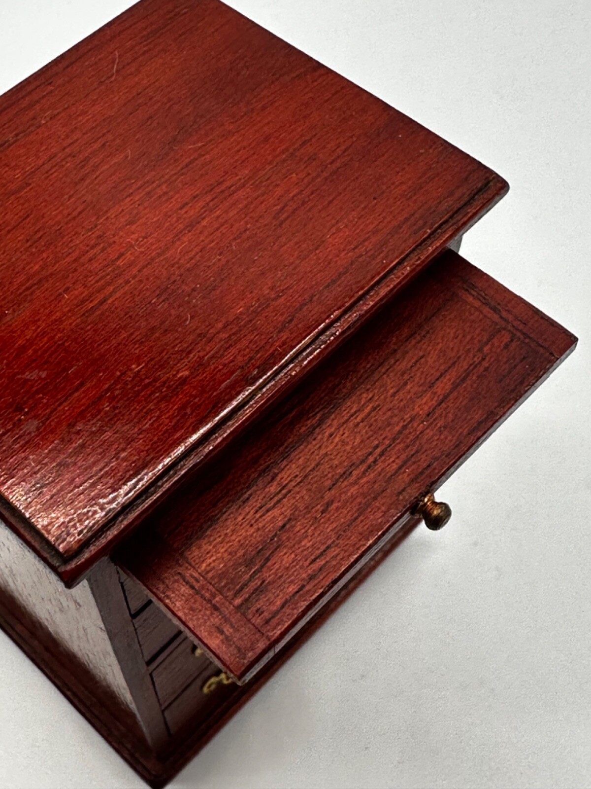 Dolls house miniature 1:12 ARTISAN chest of drawers by ROY SHERWOOD 1990