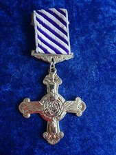 A4-11) British Order Medal WW2 1939-45 Distinguished Flying Cross