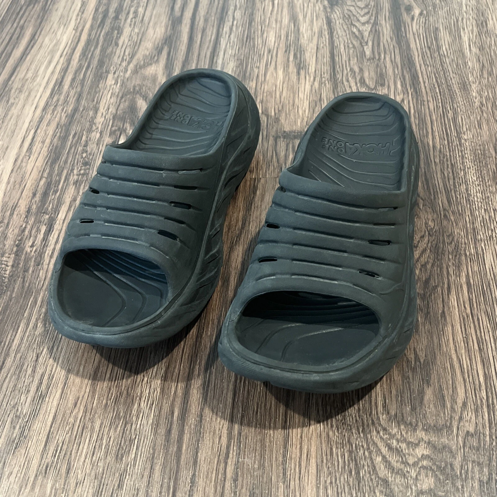 Sandalo Hoka One One Ora Recovery unisex W11 M9 USA nero slip on suola spessa