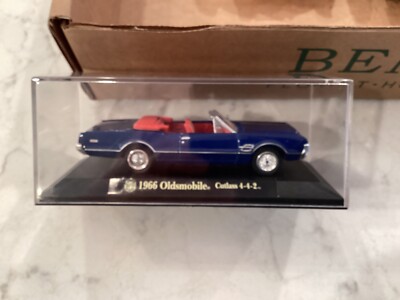 2000 New Ray 1:43 1966 Oldsmobile Cutlass 4-4-2 Convertible