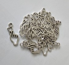 30pcs Zinc Alloy Charms Hand With Fingers Heart Gesture
