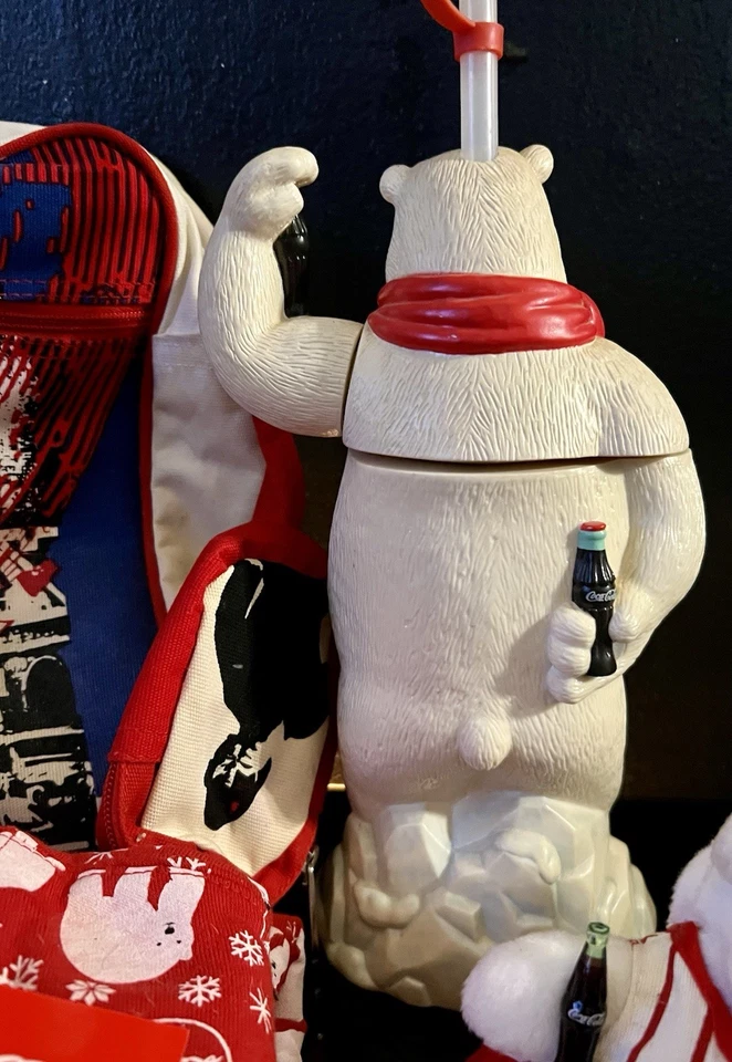 Sm Wildfox x Coca-Cola Crewneck, London Coke Bolsa de Lona, Copo de Urso e 2 Pelúcias - Imagem 3 de 4