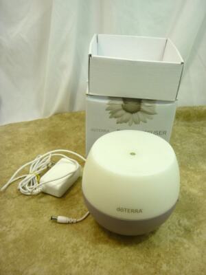 DOTERRA Petal Diffuser Essential Oil Illuminated Aromatherapy 25F066
