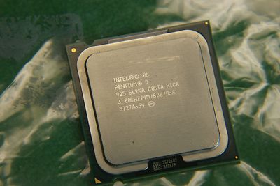Intel  Pentium  D Processor 925 SL9KA 4M Cache, 3.00 GHz, 800 MHz FSB