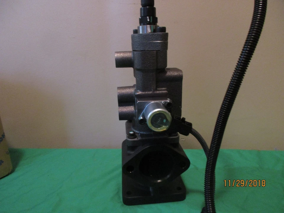 NEW GENUINE KOMATSU VALVE ASSEMBLY 6246-41-9100 (6246419100) - Image 2 of 4