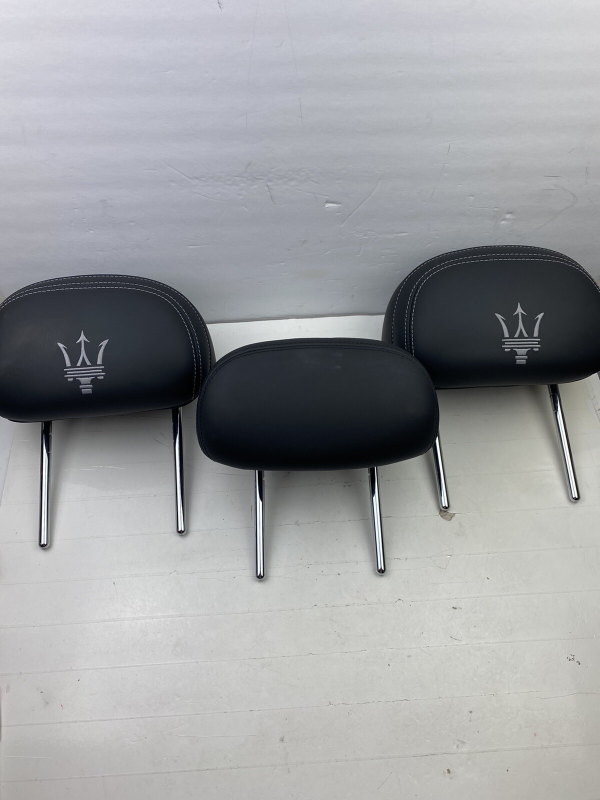 2017 - 2019 MASERATI LEVANTE REAR SEAT HEADREST HEAD REST SET BLACK LEATHER OEM