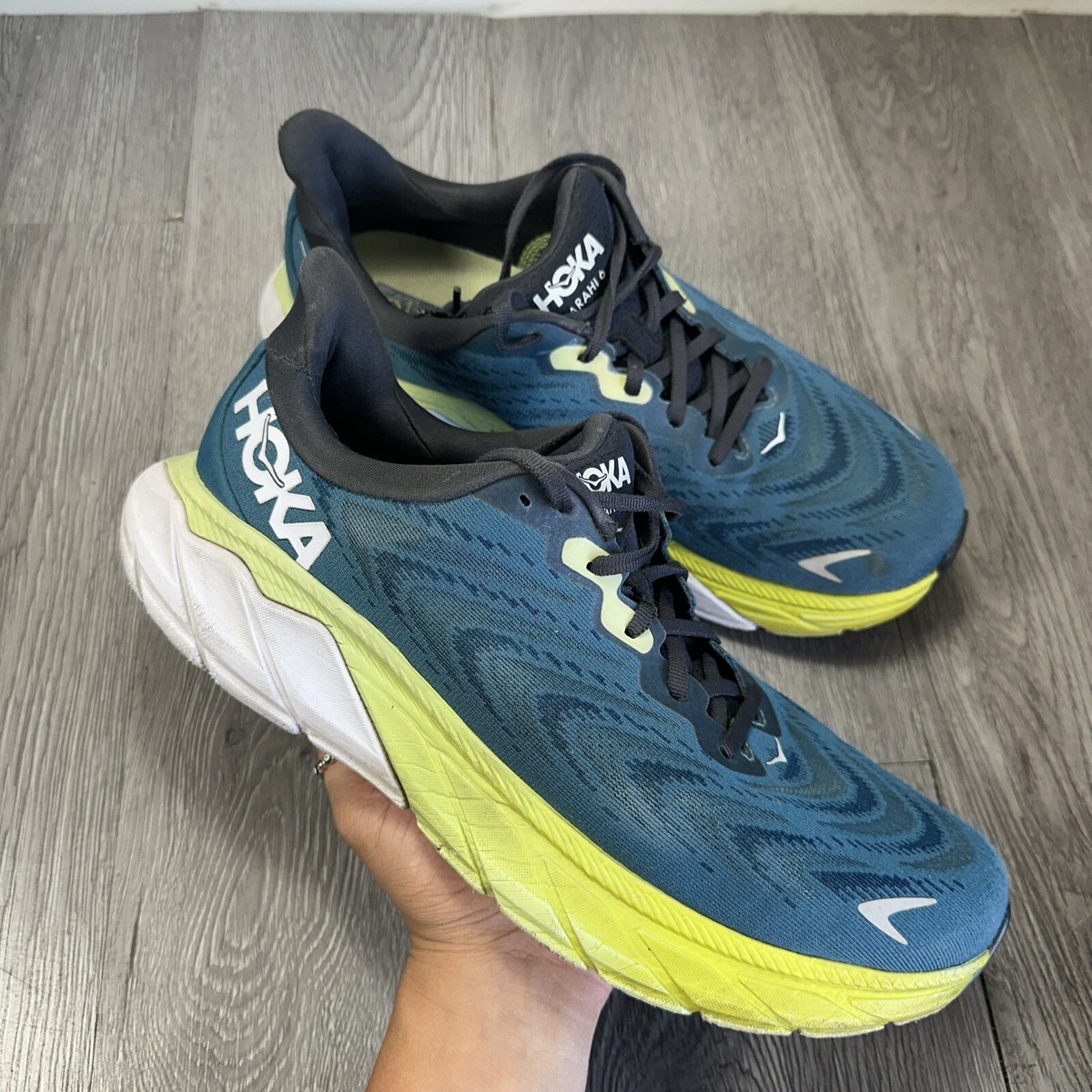 HOKA ONE ONE ARAHI 6 - Men’s Running Shoes - SIZE 9.5D Hoka One One Mens Arahi 6 1123194 BWHT Black Running Shoes  main image 4