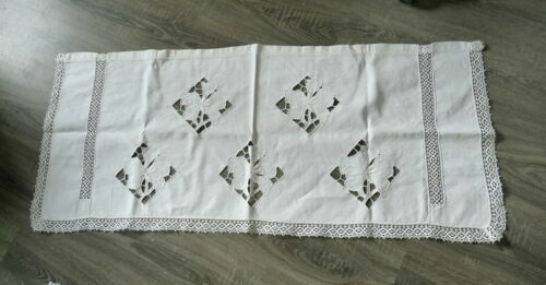 DIY broderie : broder un chemin de table de motifs végétaux - Marie Claire