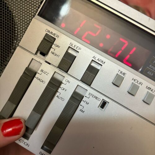 Vintage Pulser stereo am/fm receiver/electronic alarm clock - Picture 12 of 12