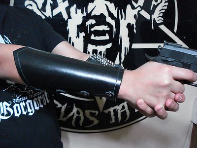 LEATHER UNISEX PLAIN LEATHER GAUNTLET.BLACK METAL... (MDLUG0264)......DEMIGOD