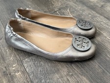 Tory Burch Crinkle Metallic Silver Ballet Flats Travel Logo USA Size 8 Scuffs