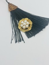 Vintage Signed Dainty Sarah Coventry Round Flower Pearls Gold Tone Brooch Pin