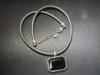 AVON Vintage Kette Schwarz Anhänger Strass Goldfarben Collier