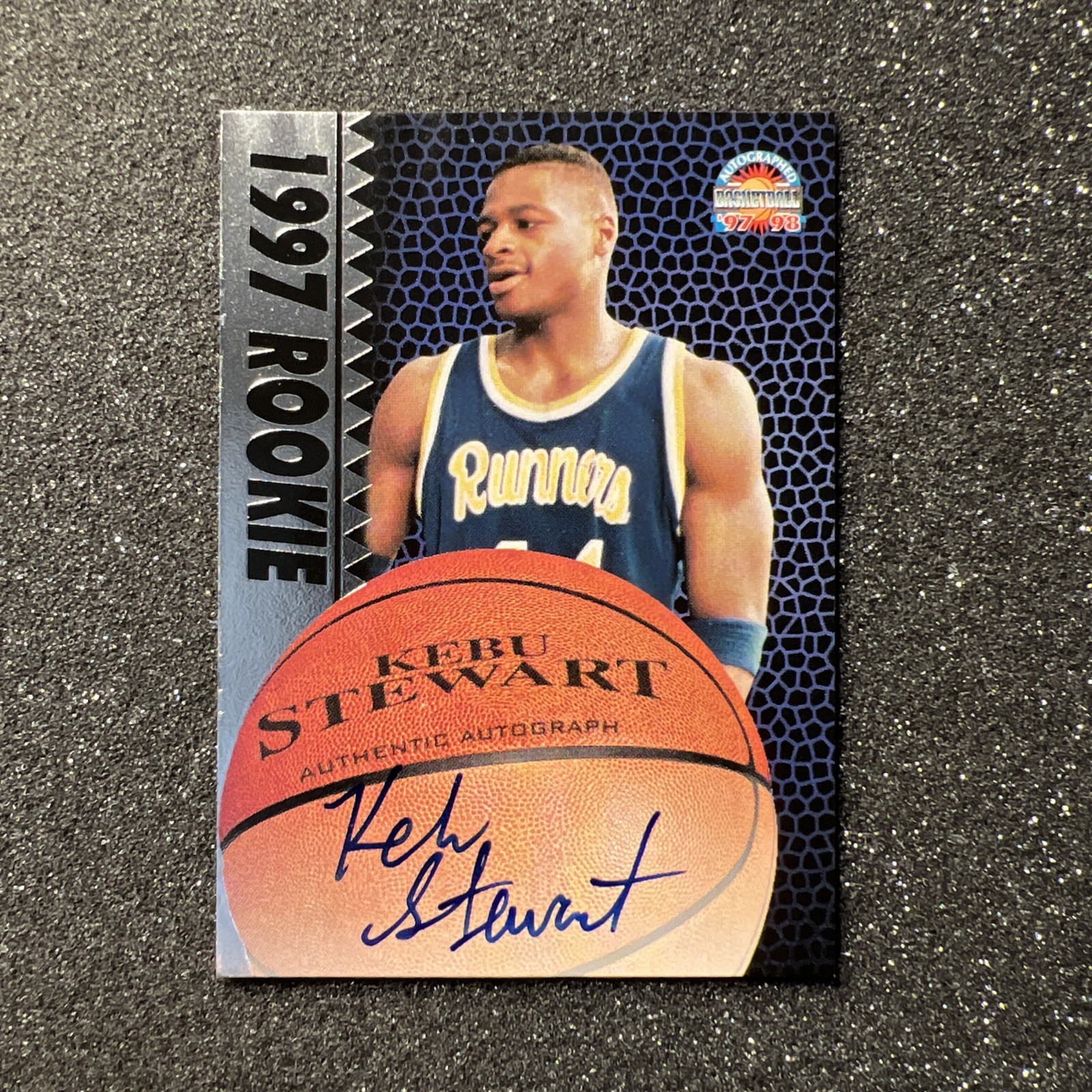1997 Score Board KEBU STEWART Rookie AUTO - BASKETBALL CARD - A