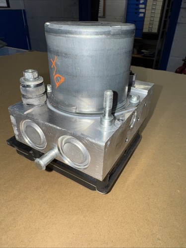Discovery 4 L319 2010-2016 ABS Pump Valve Block ECU Unit LR019453 - Picture 7 of 11