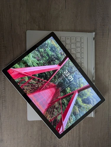 Microsoft Surface Book 2 13,5" i7-8650U 1,90GHz 8GB 256GB NVMe Win 11