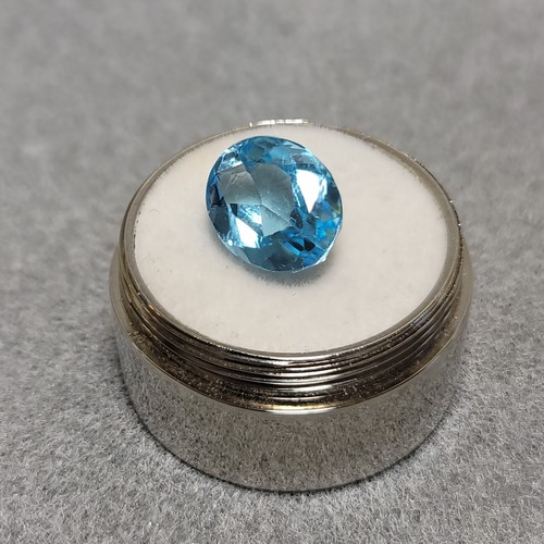 Natural Handcut 5.74ct Brazilian Swiss Blue Topaz Faceted Oval Gemstone; 12x9 mm - Picture 4 of 5