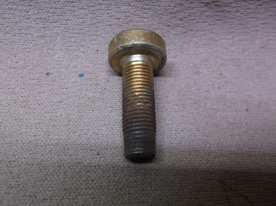 1970 1971 1972 1973 Mercury Cougar Ford Mustang cinturón de seguridad trasero perno marcado A Foto 3 de 4