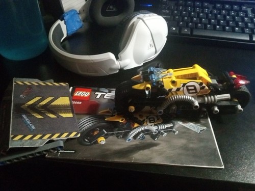 LEGO TECHNIC: Stunt Bike (42058)