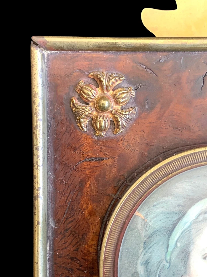 Marco de fotos georgiano de nogal y latón siglo XVIII Foto 3 de 3