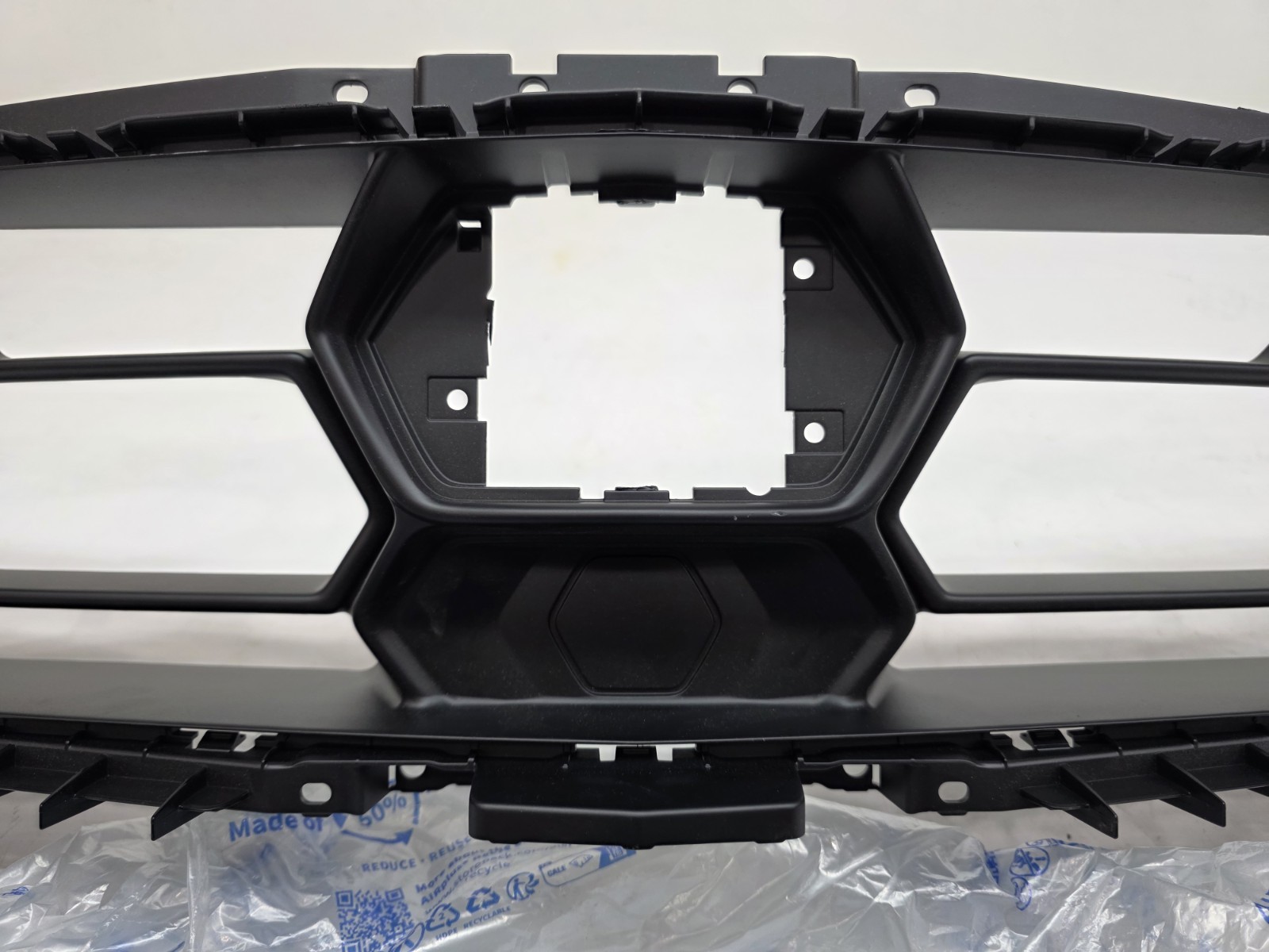 LAMBORGHINI URUS FRONT BUMPER GRILL INSERT MATTE BLACK OEM 4ML8076393FZ