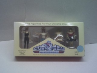 4 weibliche Figuren 1:24 von Motorhead Miniatures gebraucht mit Verpackung