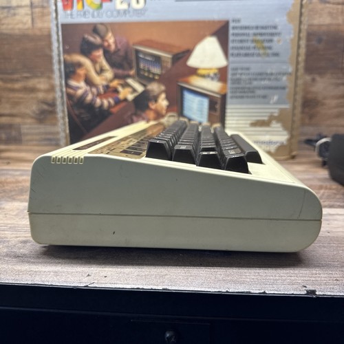 Commodore VIC-20 Retro Gaming Computer w/ Power Cord & Original Box Vintage 80s - Picture 16 of 24