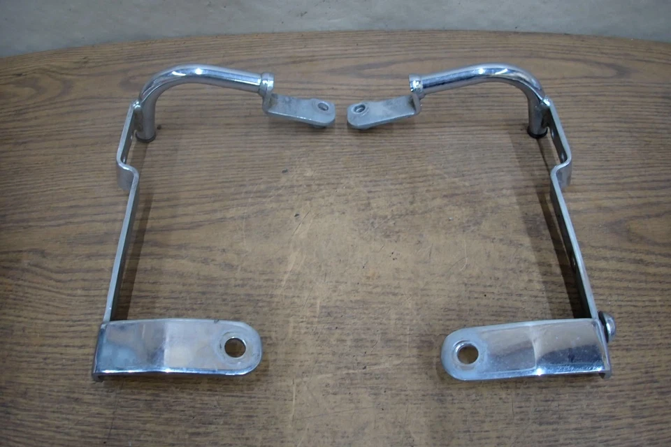 1997 年 YAMAHA 皇家明星巡回赛豪华 XVZ1300LT 铬 WINDSHIELD BRACKET MOUNTS — 第 4/4 张图片