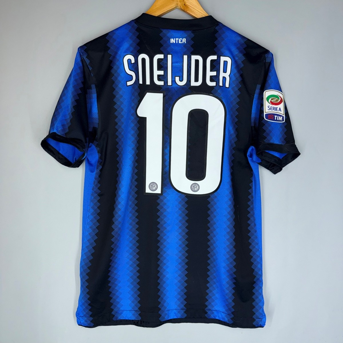 人気商品！2010年限定品！【スナイデル10番インテル】サッカー　ゲームシャツ インテル スナイデル 10ユニホーム レプリカ AROUND THE WORLD - メルカリ