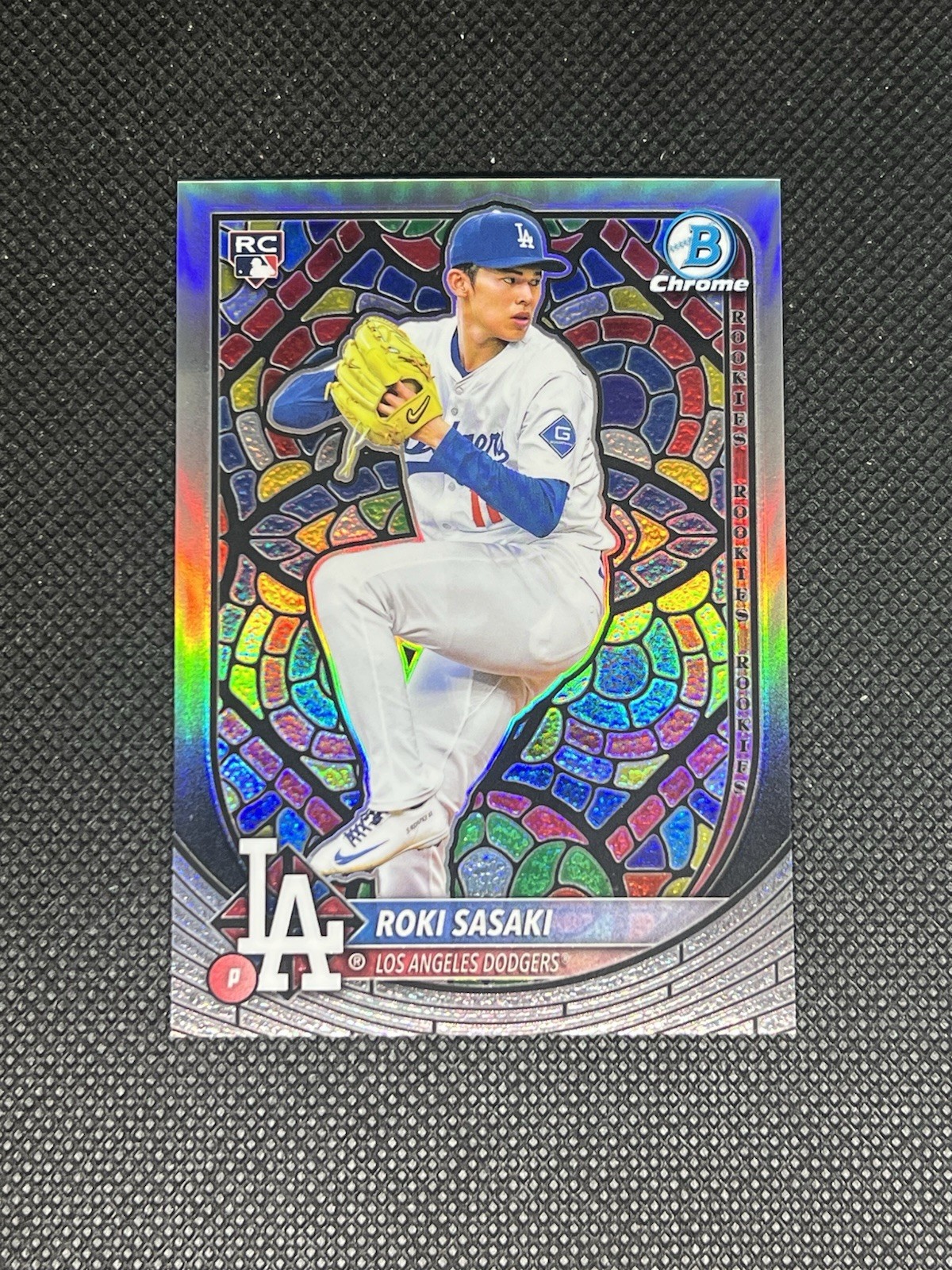 Vitral Bowman Chrome Roki Sasaki Rookie 2025 grabada en vidrio SSP Dodgers