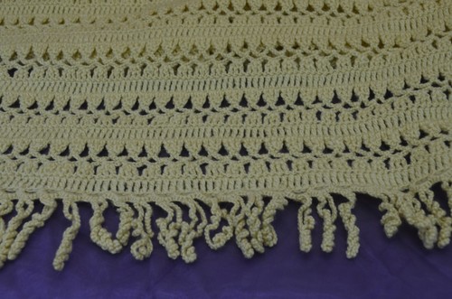 ANCIEN CHÂLE BEIGE LAINE FAIT MAIN AU CROCHET ÉCHARPE FOULARD CARRE  CHALLE - Photo 6/7